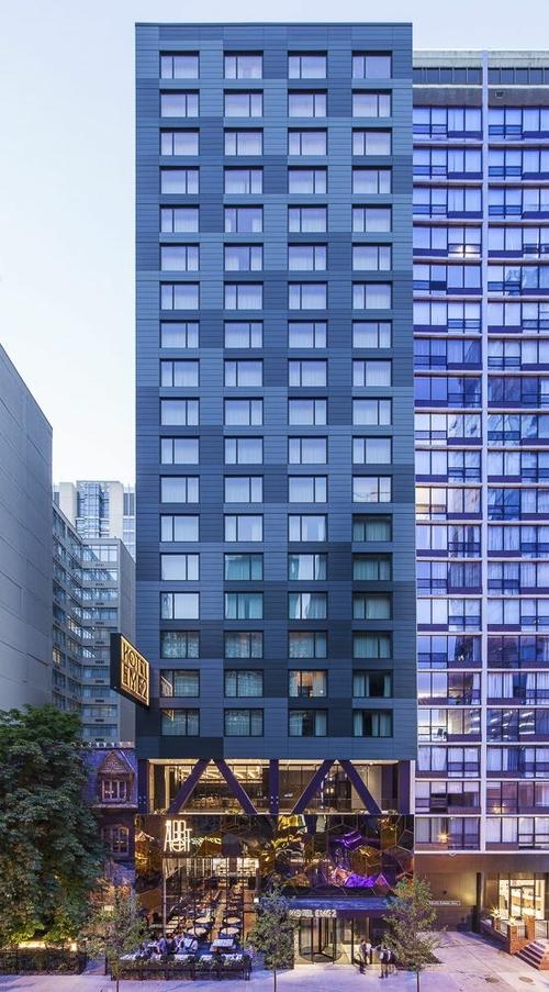 Hotel EMC2 1